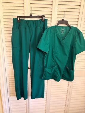 Cherokee Scrub Set